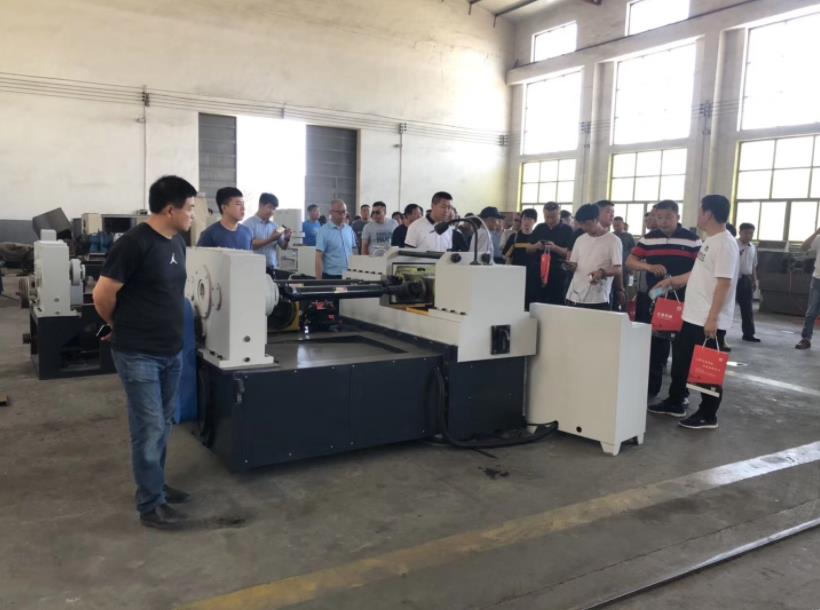 screw thread rolling machine workshop 